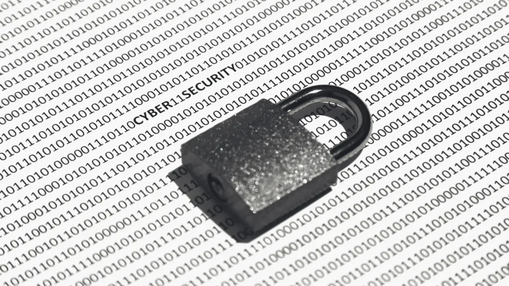Software Bill of Materials: l'importanza dello SBOM nella cibersicurezza 1 Foto di lucchetto con cybersecurity nello sfondo per lo SBOM